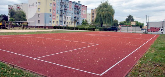 Nowe boisko z nawierzchnią poliuretanową !